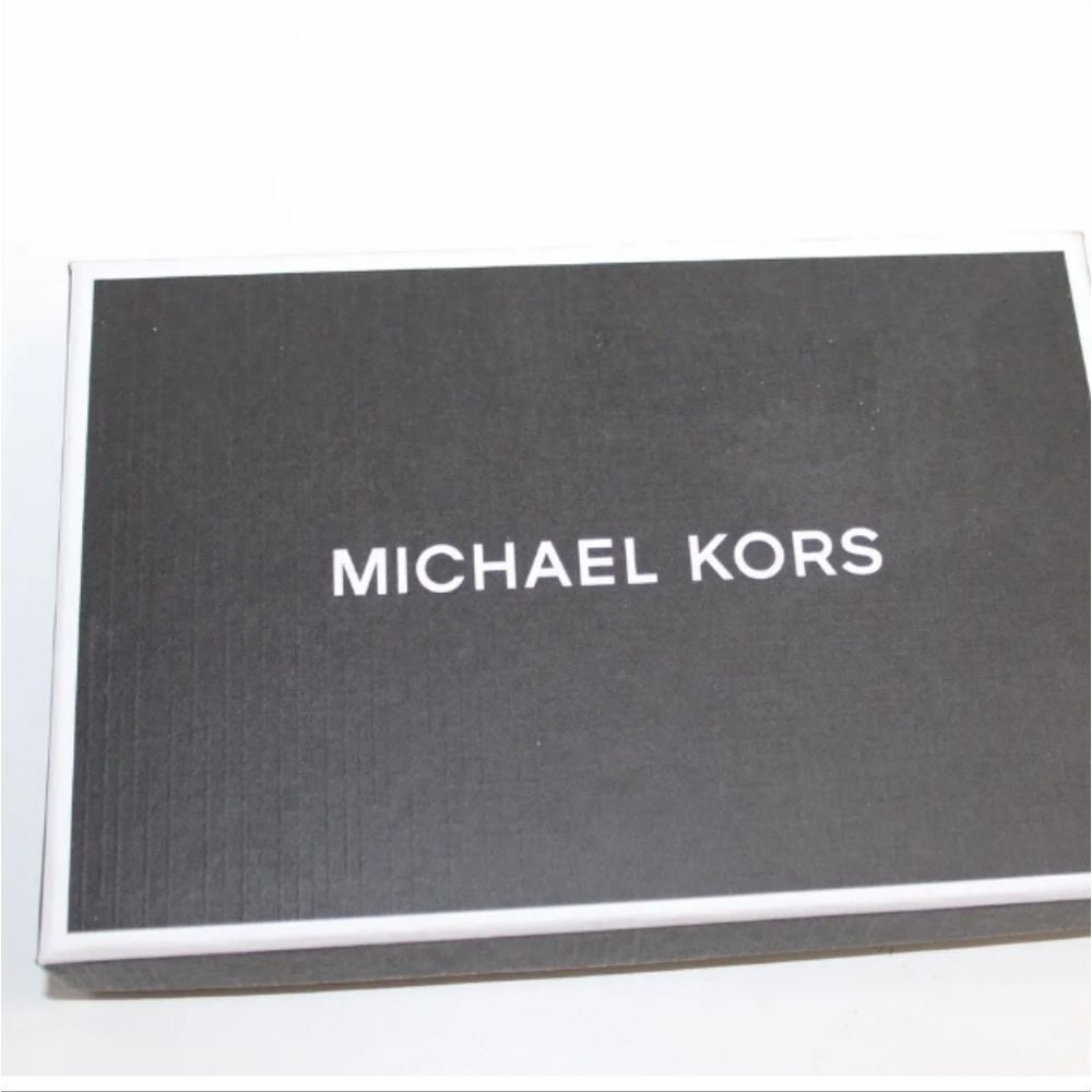 Michael Kors Camo Card Holder & Keychain Boxed Set - Picture 6 of 10